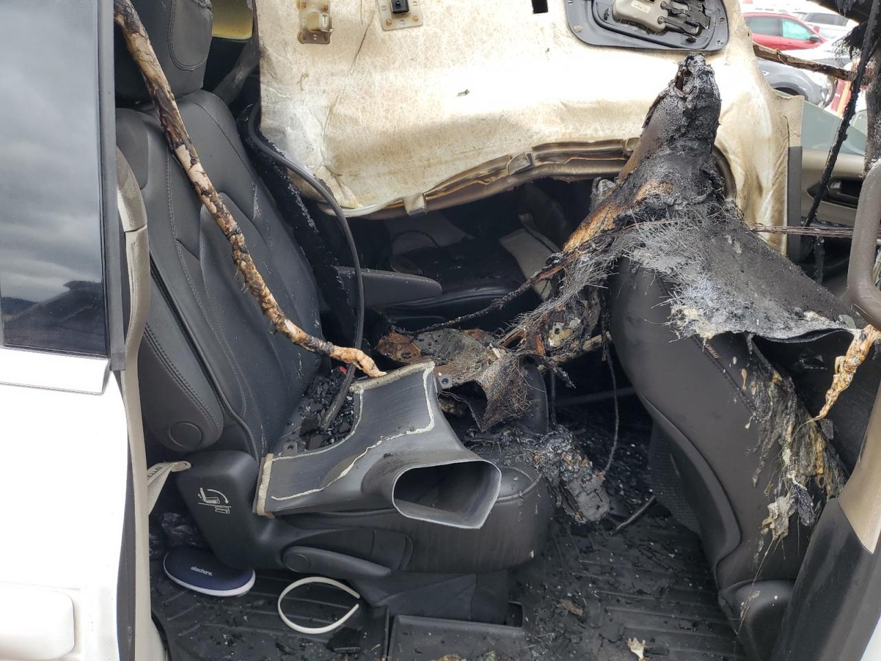 2018 Chrysler Pacifica VIN 2C4RC1GG4JR269147 Copart auction photo, burn - interior damage thumbnail 11