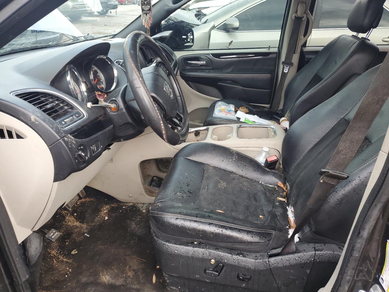 2018 Dodge Caravan VIN 2C4RDGCG4JR159558 Copart auction photo, vandalism damage thumbnail 7