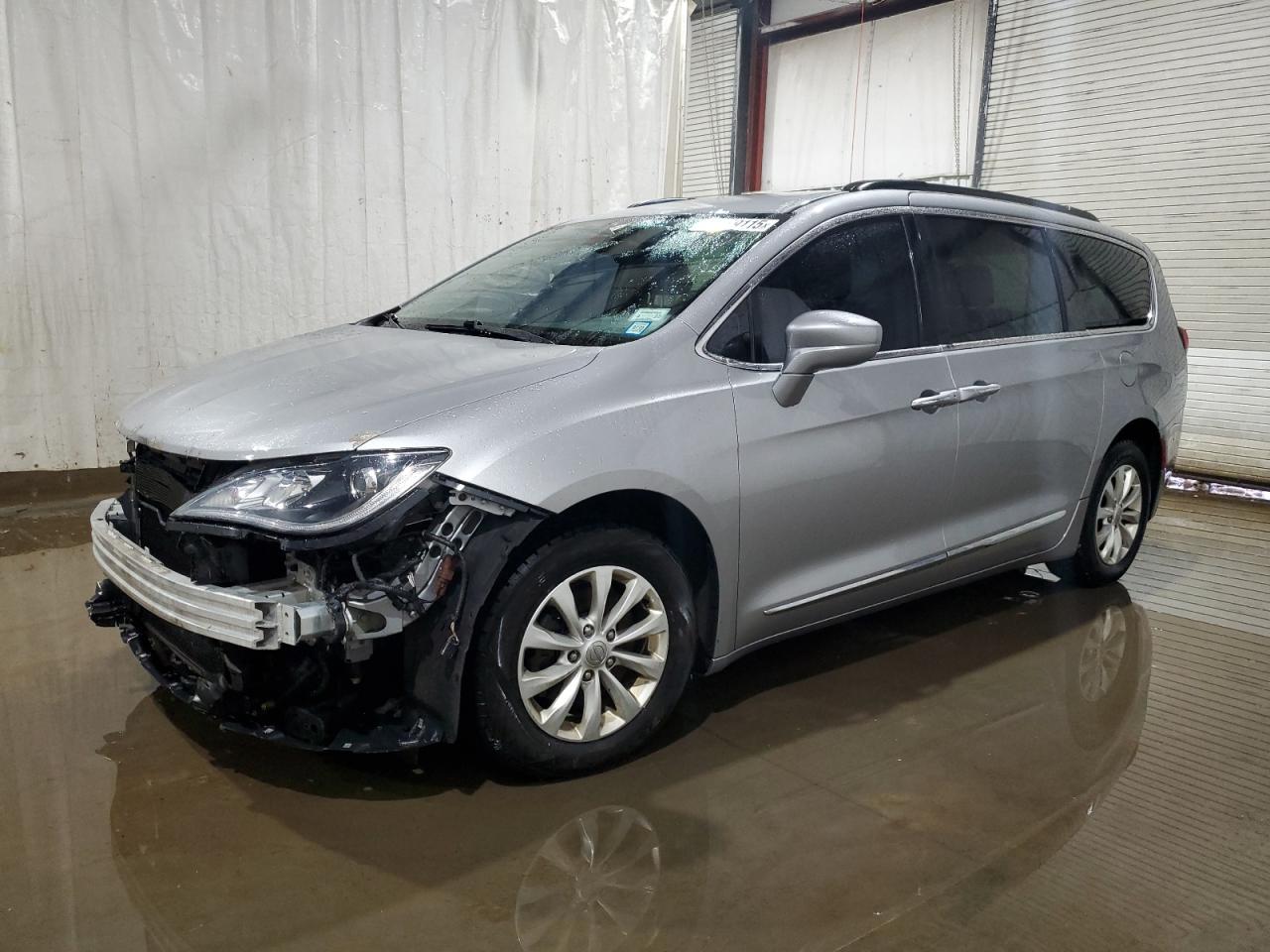 2017 Chrysler Pacifica VIN 2C4RC1BG9HR764817