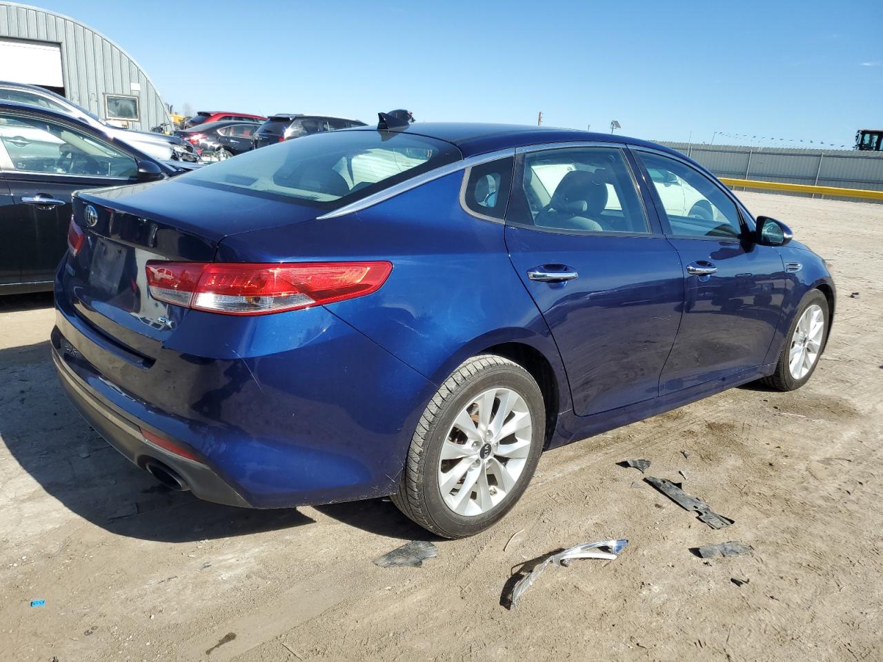 2016 KIA Optima VIN 5XXGU4L32GG071564 Copart auction photo, front end / minor dent/scratches damage thumbnail 3