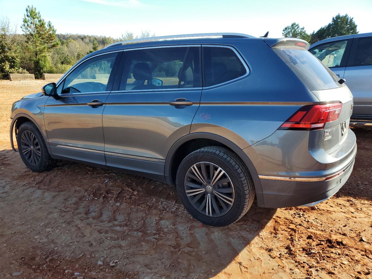 2018 Volkswagen Tiguan VIN 3VV2B7AX0JM165991 Copart auction photo, front end damage thumbnail 2