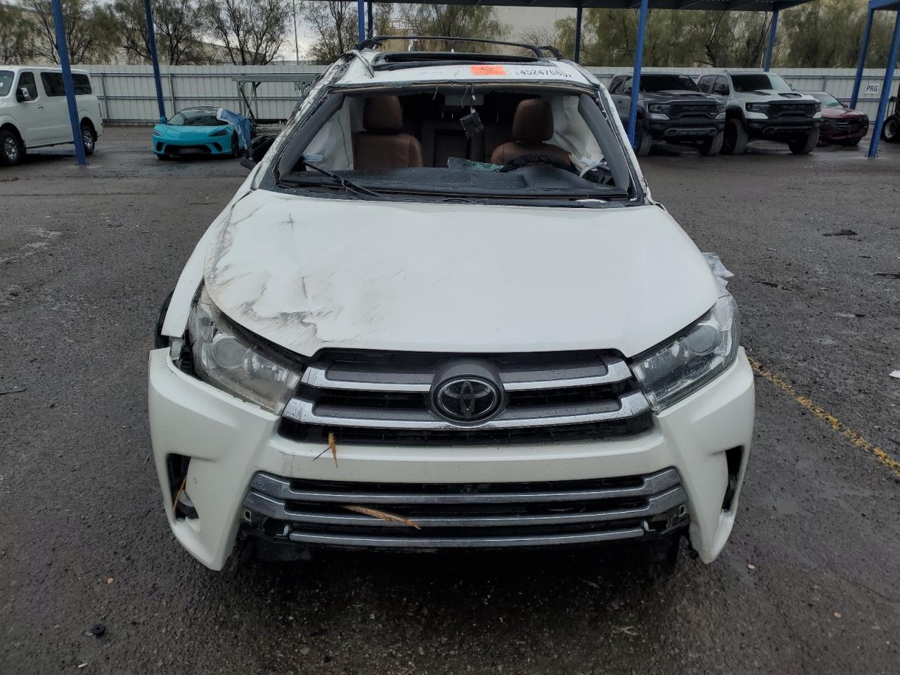 2019 Toyota Highlander VIN 5TDYZRFH3KS318284 Copart auction photo, rollover damage thumbnail 5