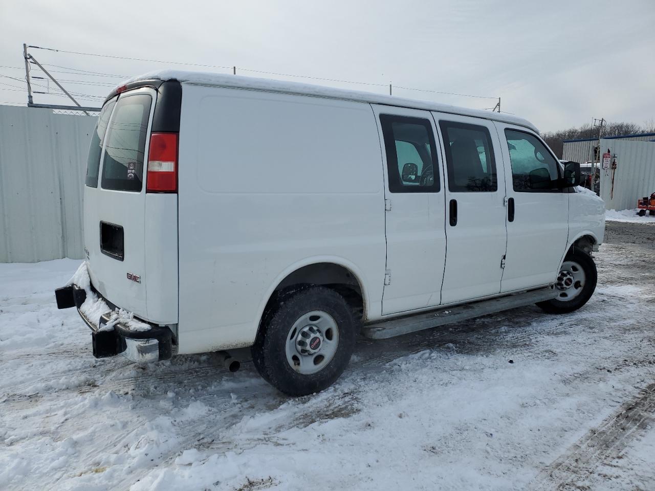 2015 GMC Savana VIN 1GTW7FCF8F1907266 Copart auction photo, front end damage thumbnail 3