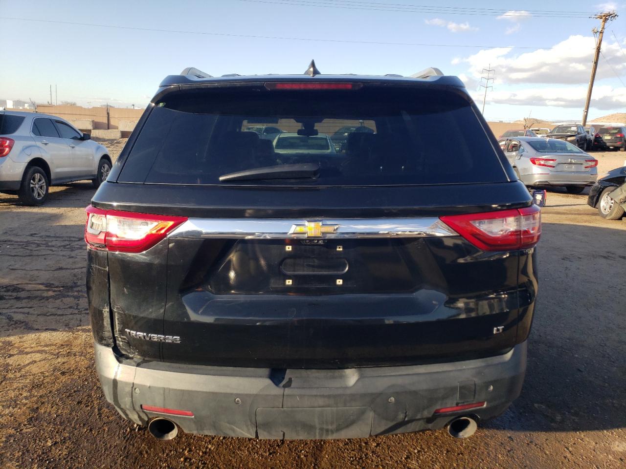 2018 Chevrolet Traverse VIN 1GNERHKW0JJ191322 Copart auction photo, side / mechanical damage thumbnail 6