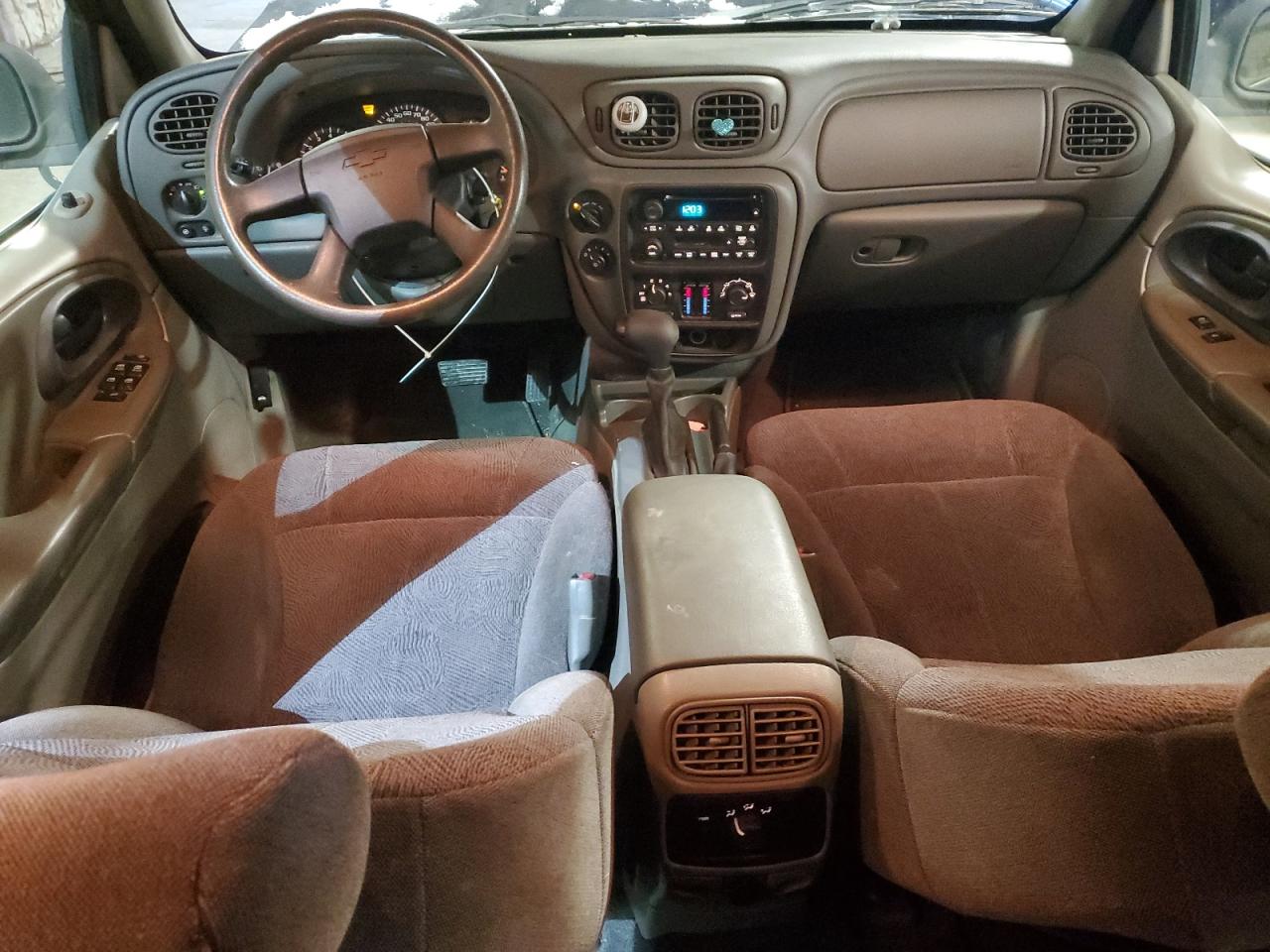 2004 Chevrolet TrailBlazer VIN 1GNDT13S742366633 Copart auction photo, front end / minor dent/scratches damage thumbnail 8