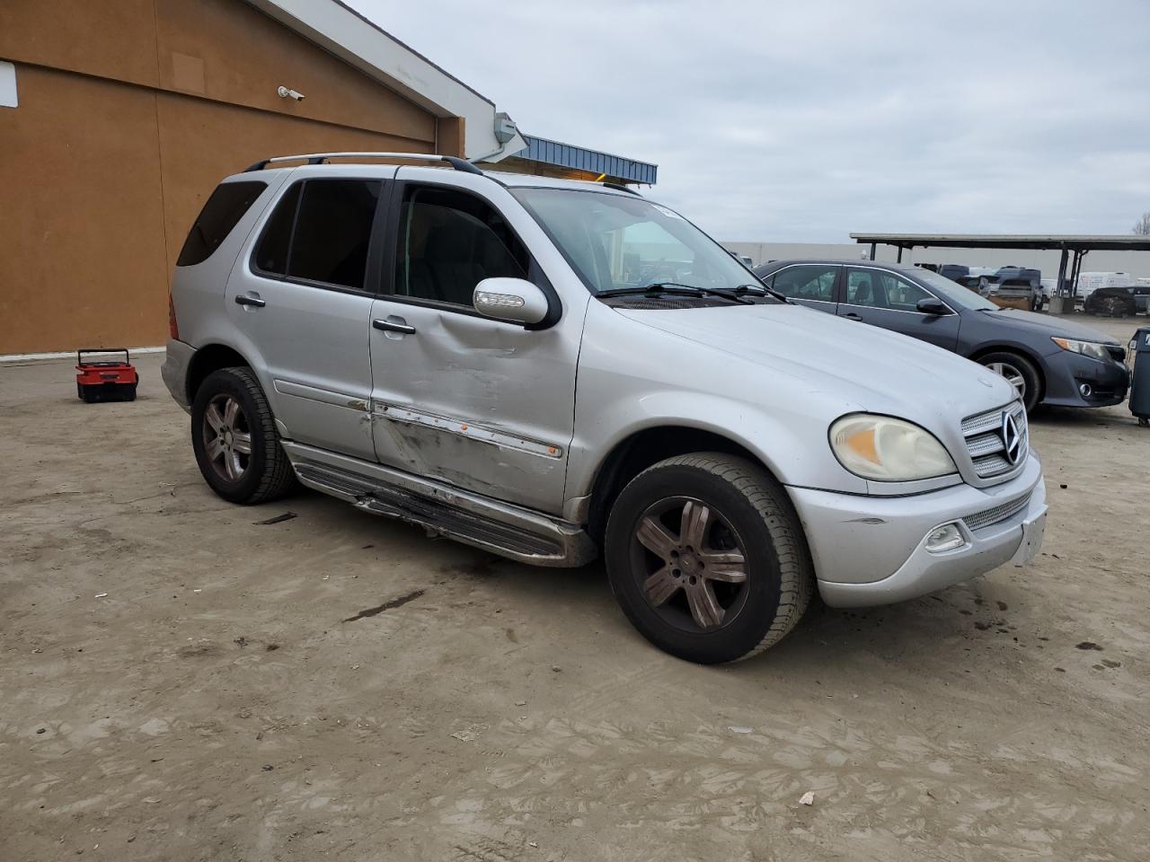 2005 Mercedes-Benz M-klasse VIN 4JGAB57E75A564495 Copart auction photo, side damage thumbnail 4