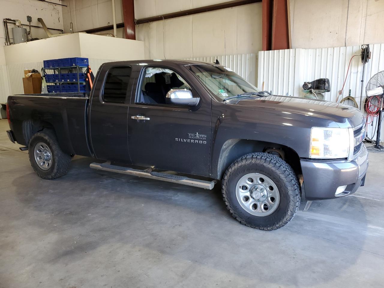 2011 Chevrolet Silverado VIN 1GCRCSE06BZ252675 Copart auction photo, all over / minor dent/scratches damage thumbnail 4