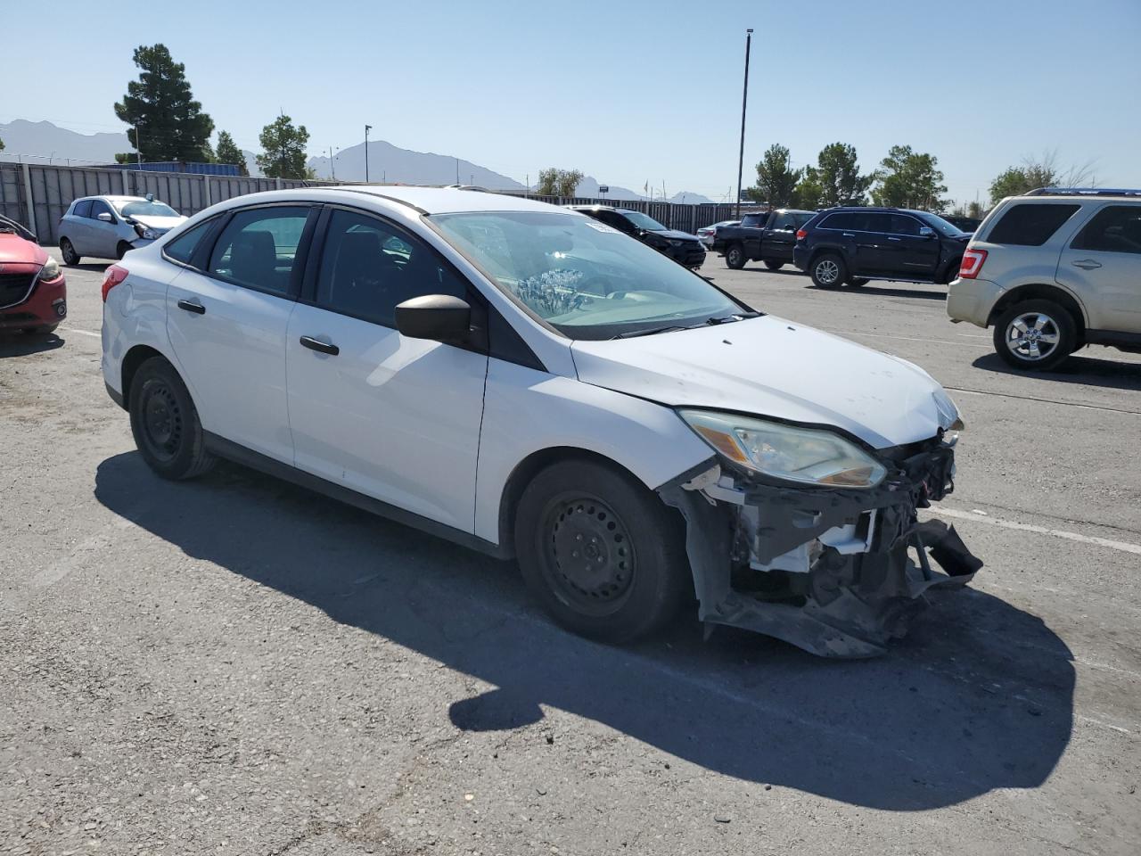 2013 Ford Focus VIN 1FADP3E2XDL252812 Copart auction photo, front end damage thumbnail 4