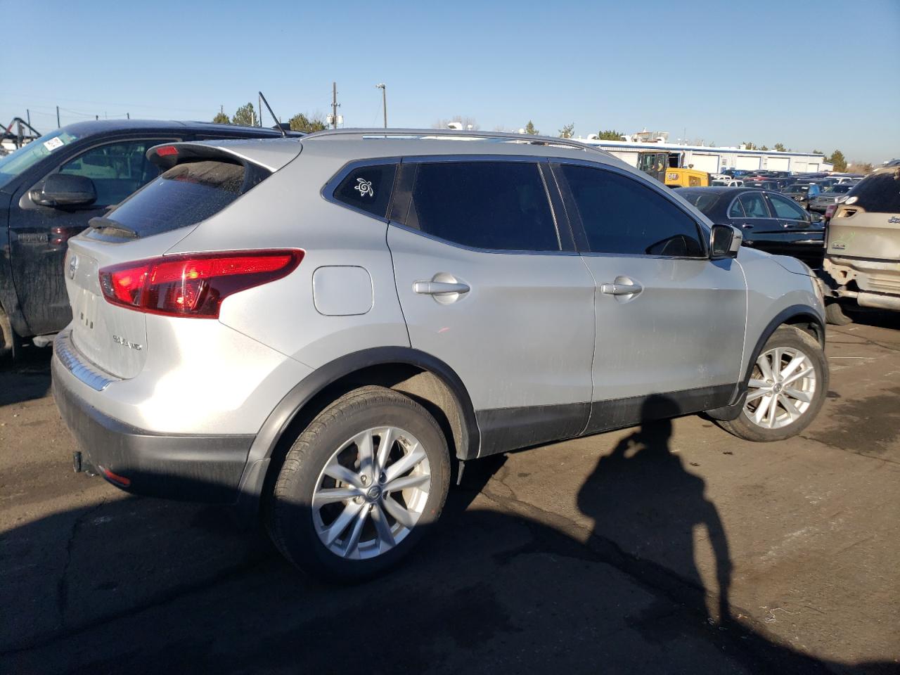 2018 Nissan Rogue VIN JN1BJ1CR2JW205228 Copart auction photo, front end / side damage thumbnail 3
