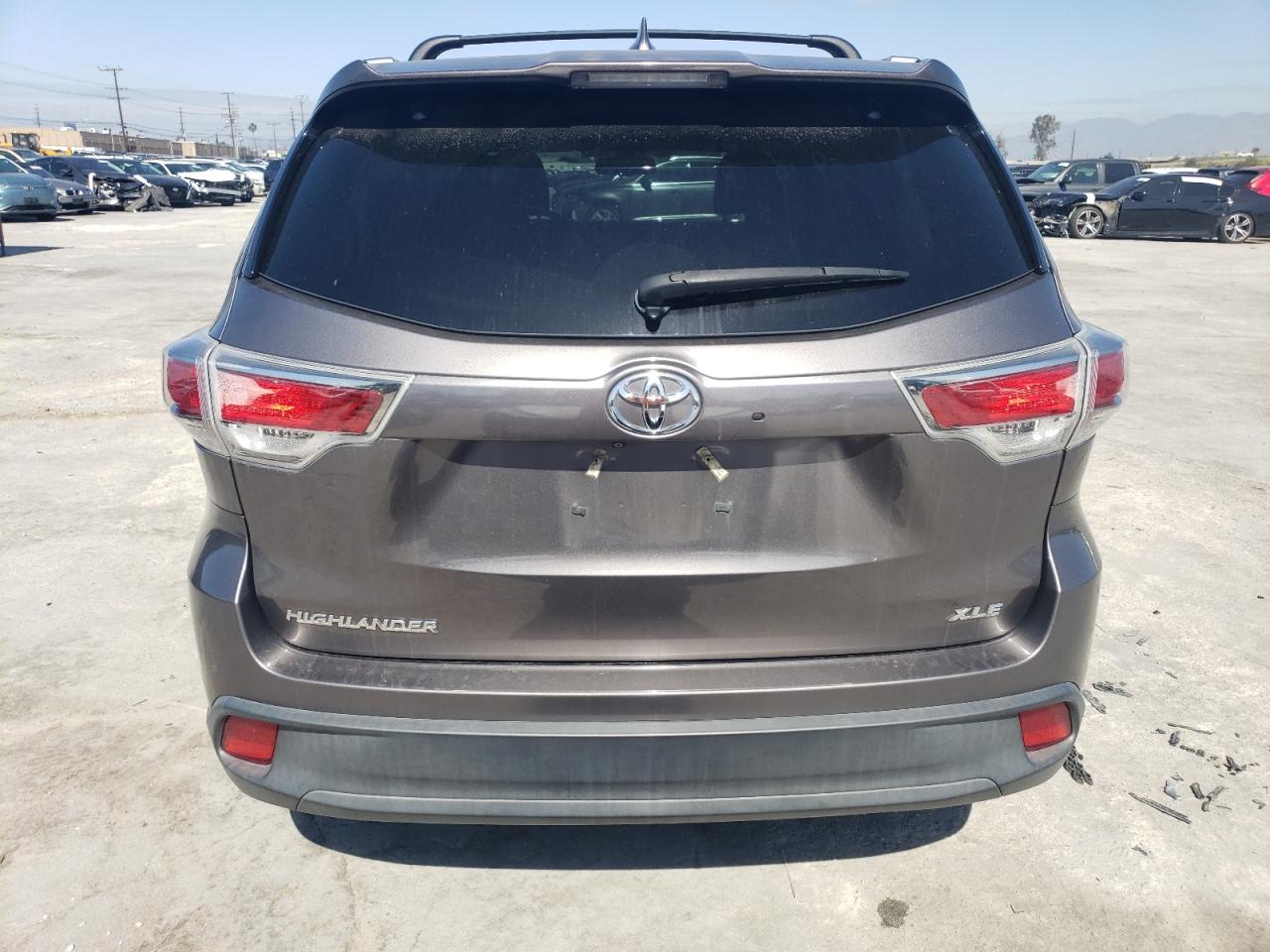 2015 Toyota Highlander VIN 5TDKKRFH9FS039843 Copart auction photo, side damage thumbnail 6