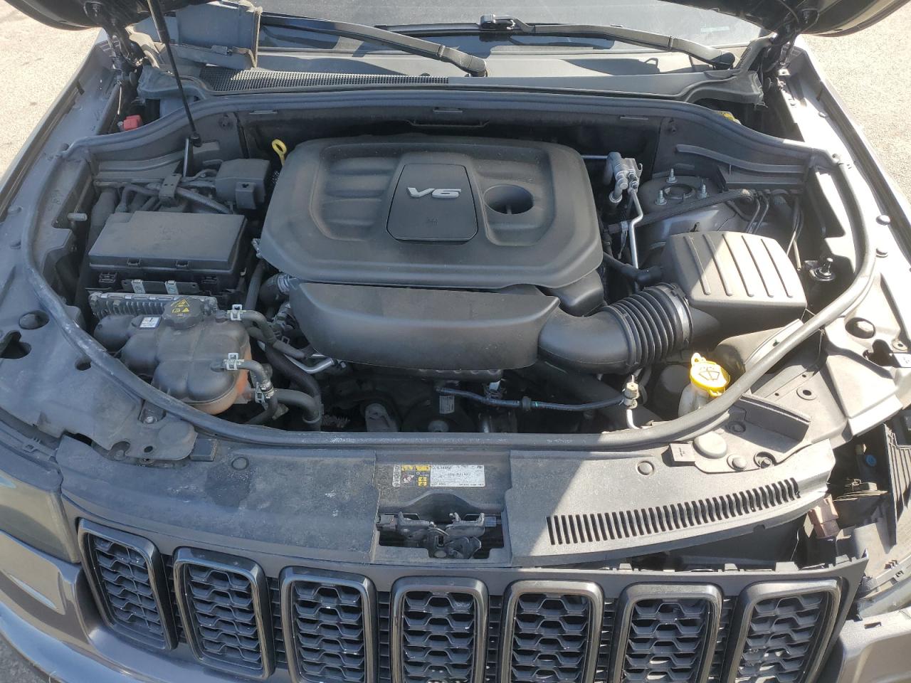 2018 Jeep Grand Cherokee VIN 1C4RJFAG8JC335736 Copart auction photo, undercarriage / rear end damage thumbnail 12
