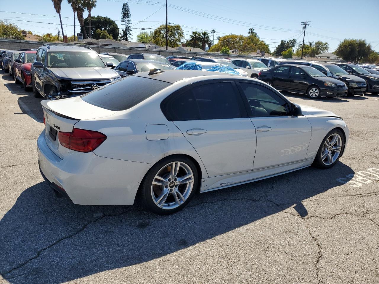 2018 BMW 3er VIN WBA8B3G51JNU82981 Copart auction photo, front end / minor dent/scratches damage thumbnail 3