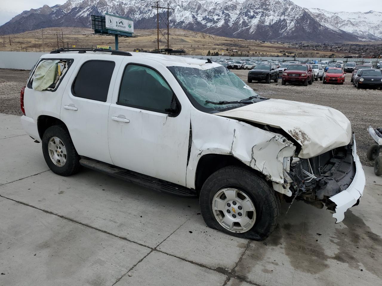 2010 Chevrolet Tahoe VIN 1GNUKBE03AR115261 Copart auction photo, rollover damage thumbnail 4