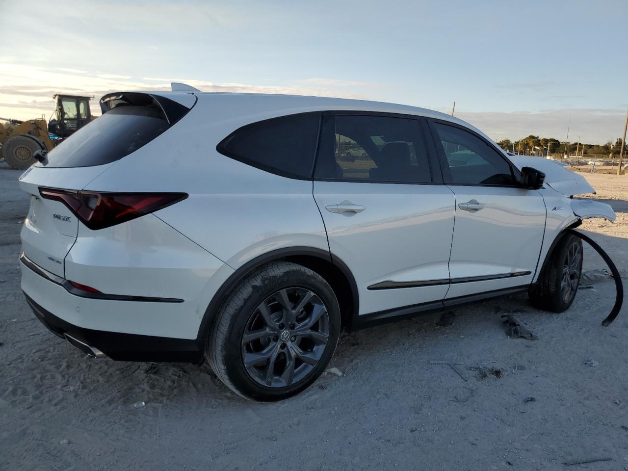 2022 Acura MDX VIN 5J8YE1H00NL039550 Copart auction photo, front end / side damage thumbnail 3