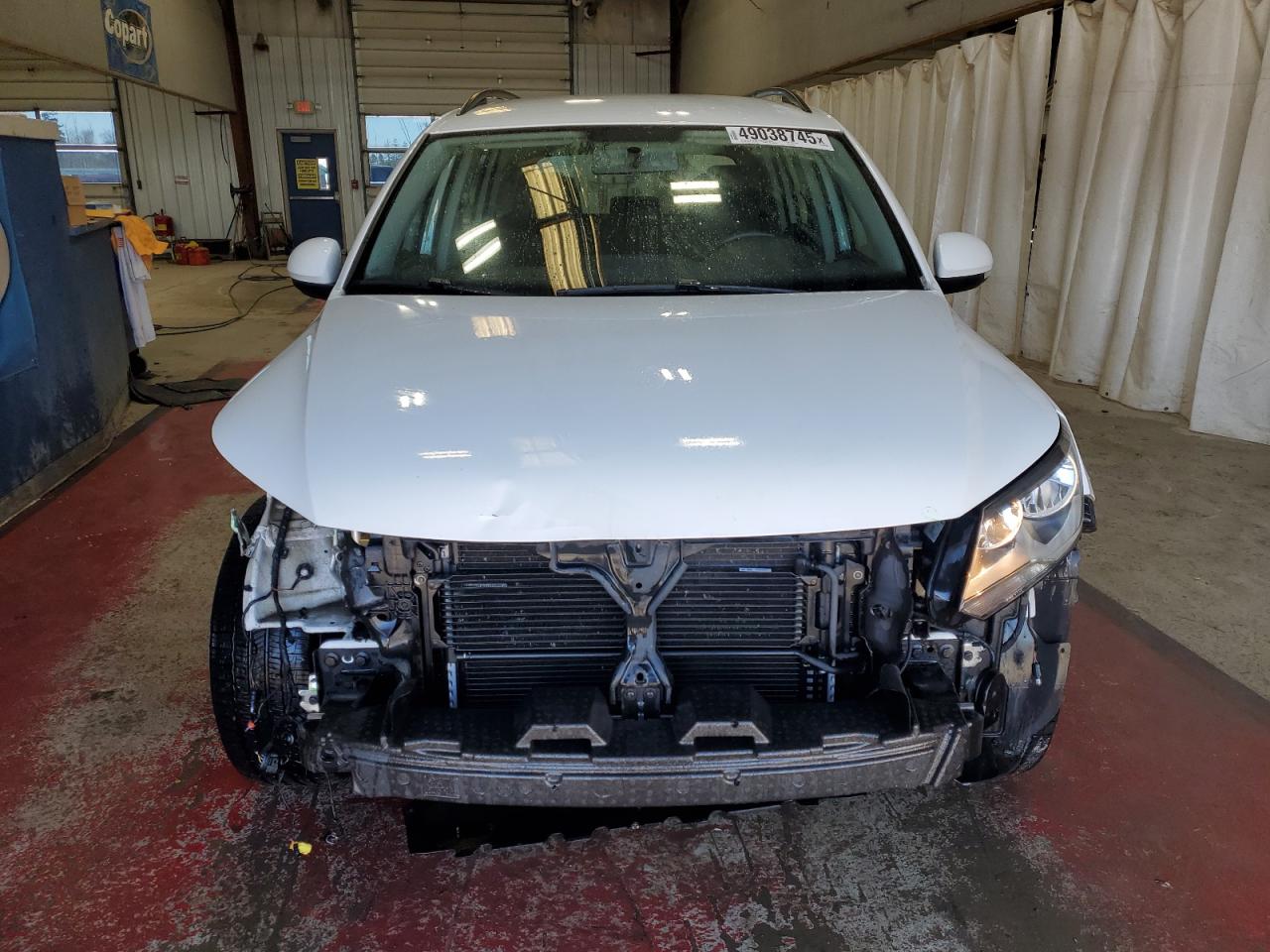 2017 Volkswagen Tiguan VIN WVGAV7AX8HK046133 Copart auction photo, front end / side damage thumbnail 5