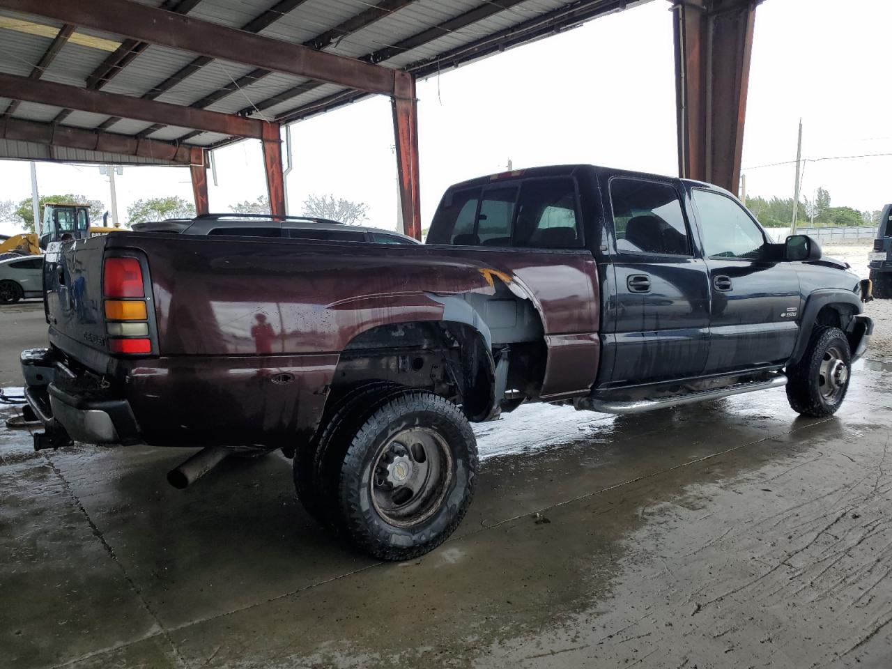 2005 Chevrolet Silverado VIN 1GCJC33225F860061 Copart auction photo, all over damage thumbnail 3