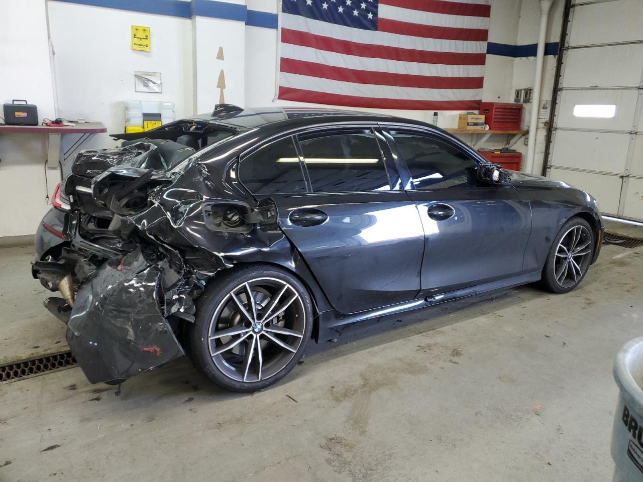 2022 BMW 3er VIN 3MW5R7J00N8C68253 Copart auction photo, rear end damage thumbnail 3