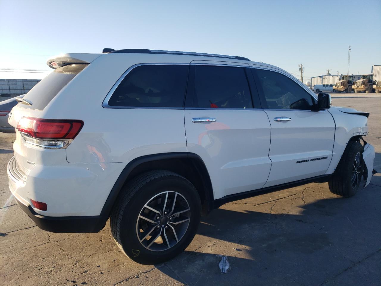 2021 Jeep Grand Cherokee VIN 1C4RJEBGXMC679307 Copart auction photo, front end damage thumbnail 3