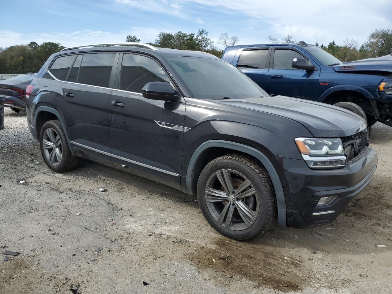 2019 Volkswagen Atlas VIN 1V2YR2CA4KC601064 Copart auction photo, front end damage thumbnail 4