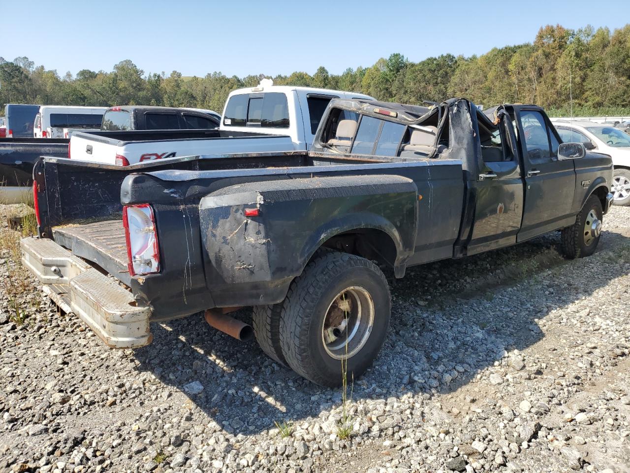 1995 Ford F350 VIN 1FTJW35F1SEA25478 Copart auction photo, top/roof damage thumbnail 3