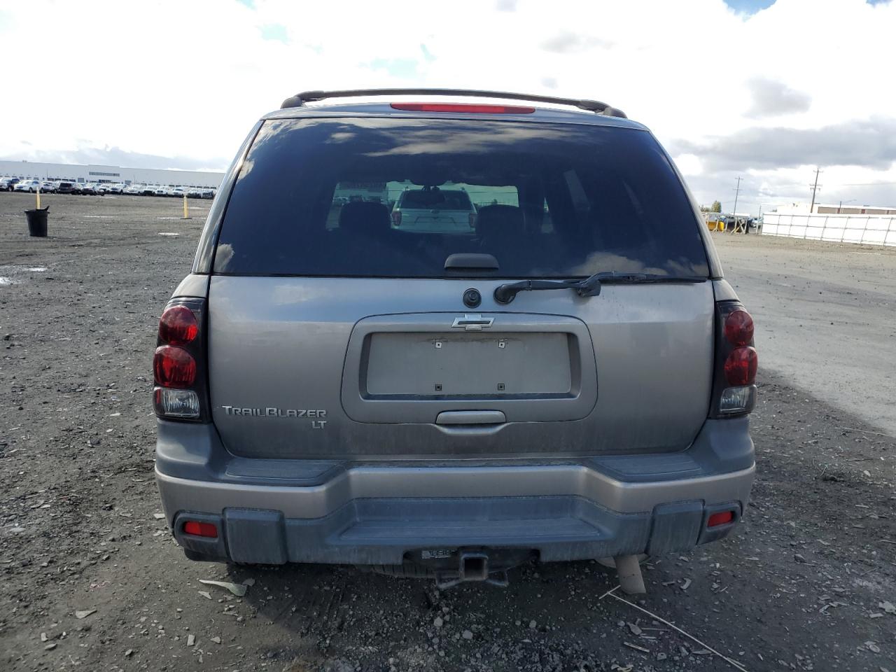 2005 Chevrolet TrailBlazer VIN 1GNDT13S852369560 Copart auction photo, front end / side damage thumbnail 6
