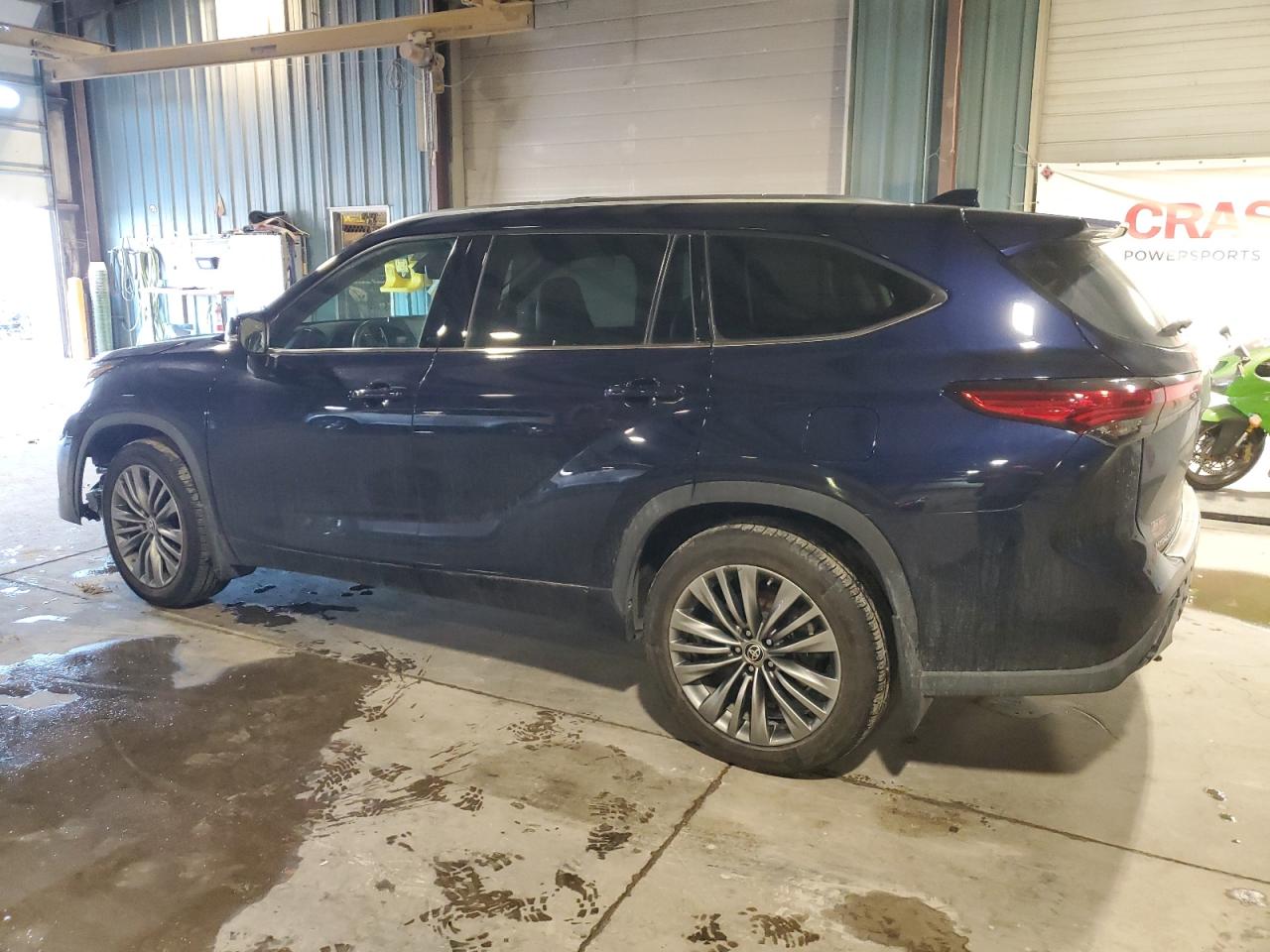 2020 Toyota Highlander VIN 5TDFZRBH3LS048889 Copart auction photo, side / front end damage thumbnail 2