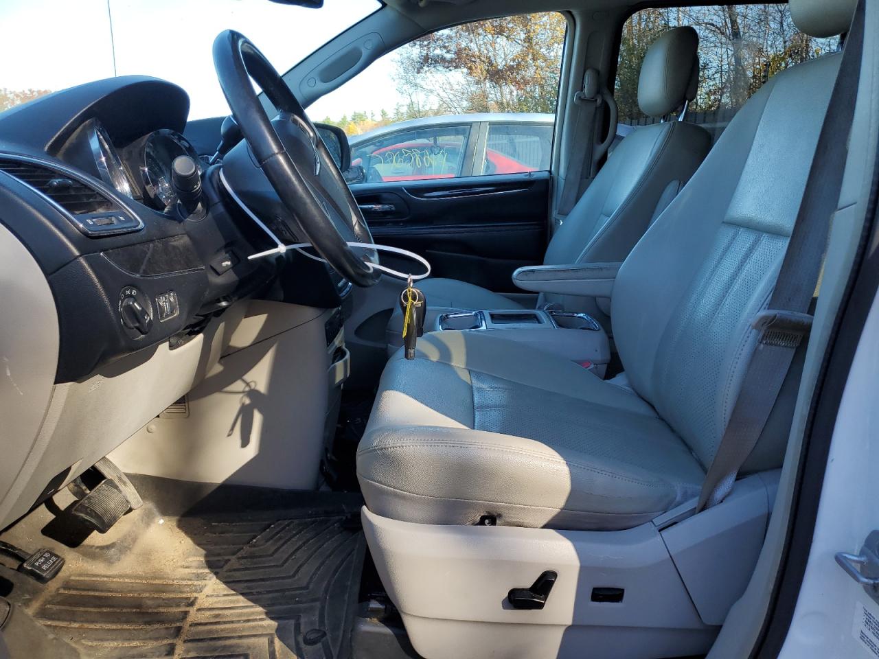 2013 Chrysler Town & Country VIN 2C4RC1CG5DR537763 Copart auction photo, side / minor dent/scratches damage thumbnail 7
