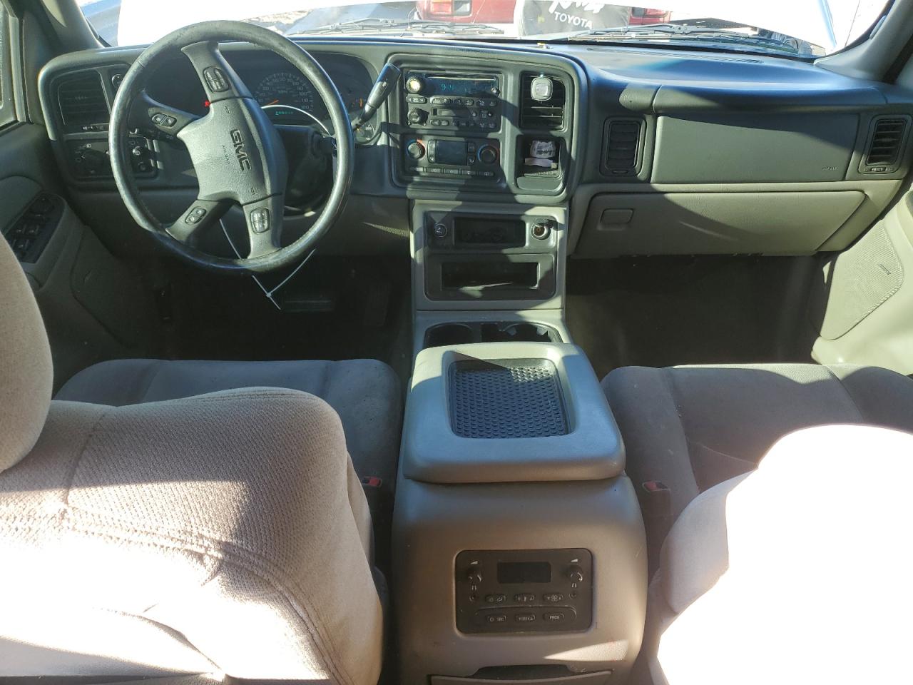 2005 GMC Yukon VIN 1GKEK13V55J138927 Copart auction photo, minor dent/scratches damage thumbnail 8