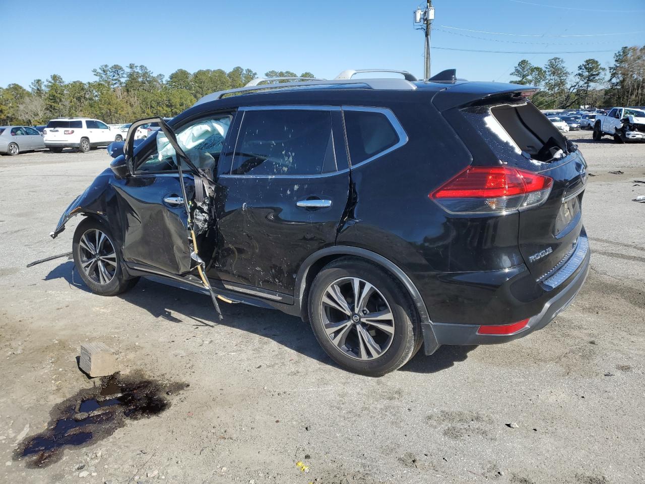 2017 Nissan Rogue VIN JN8AT2MT1HW402800 Copart auction photo, front end / side damage thumbnail 2