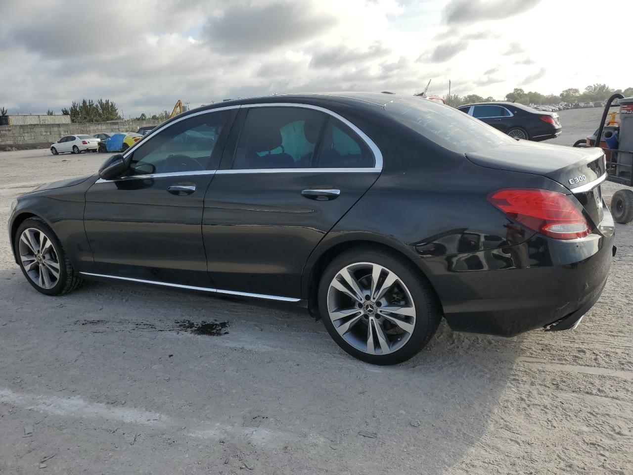 2018 Mercedes-Benz C-klasse VIN 55SWF4JB0JU280214 Copart auction photo, side damage thumbnail 2