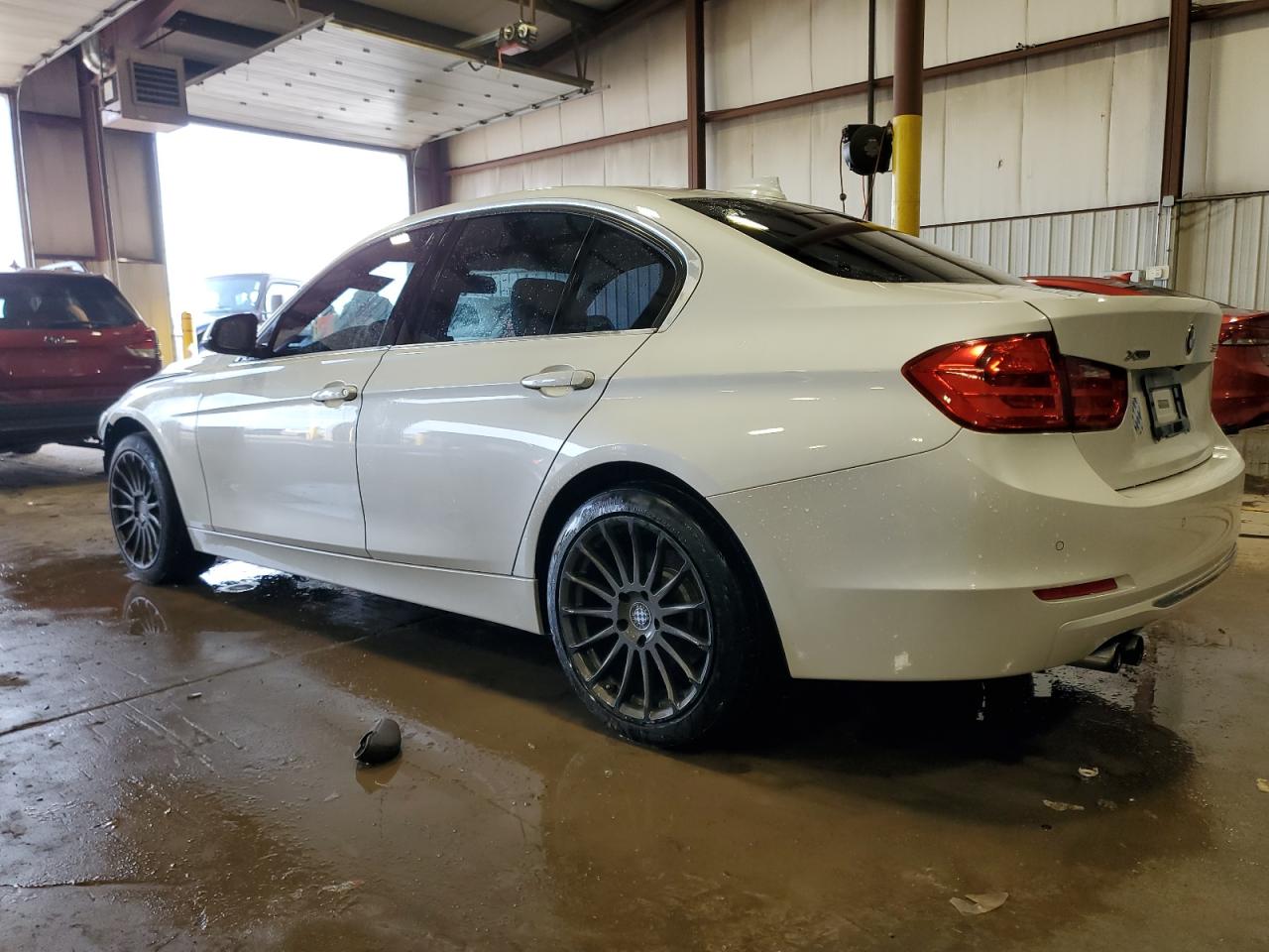 2015 BMW 3er VIN WBA3B3G57FNR87991 Copart auction photo, front end damage thumbnail 2