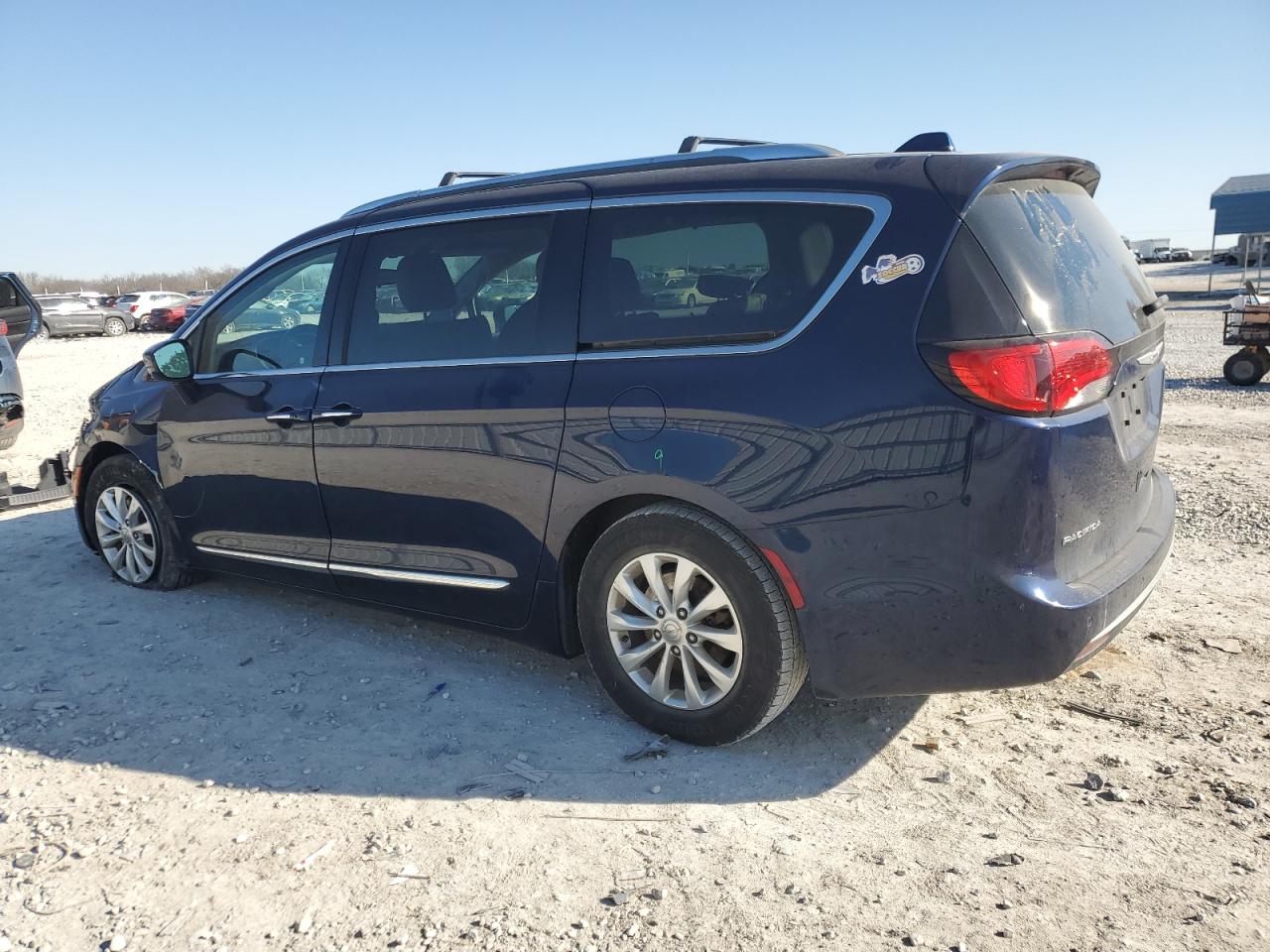 2018 Chrysler Pacifica VIN 2C4RC1BG4JR194246 Copart auction photo, front end / side damage thumbnail 2