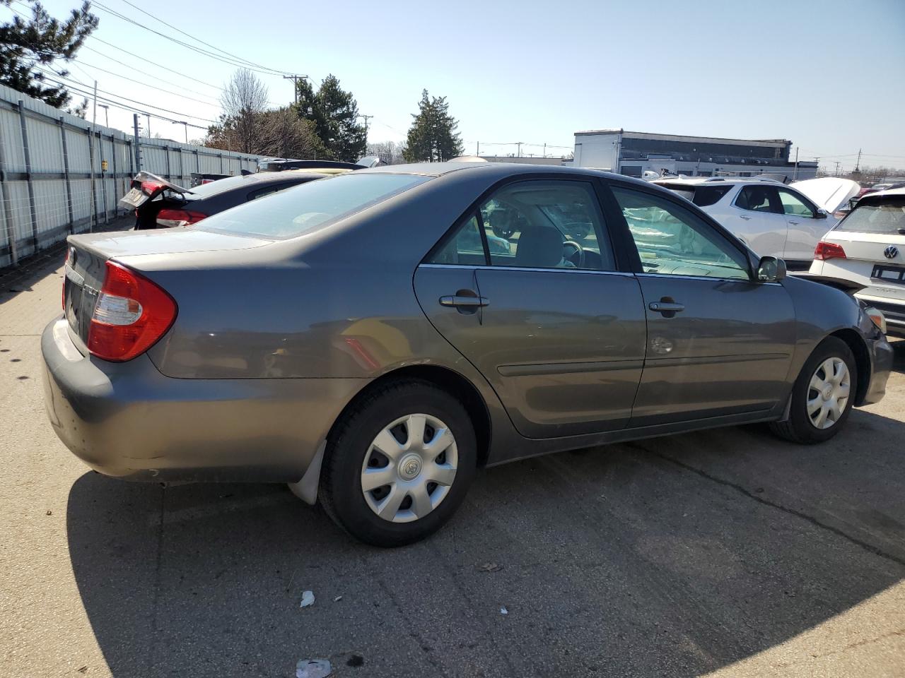 2004 Toyota Camry VIN 4T1BE32K74U915853 Copart auction photo, front end damage thumbnail 3