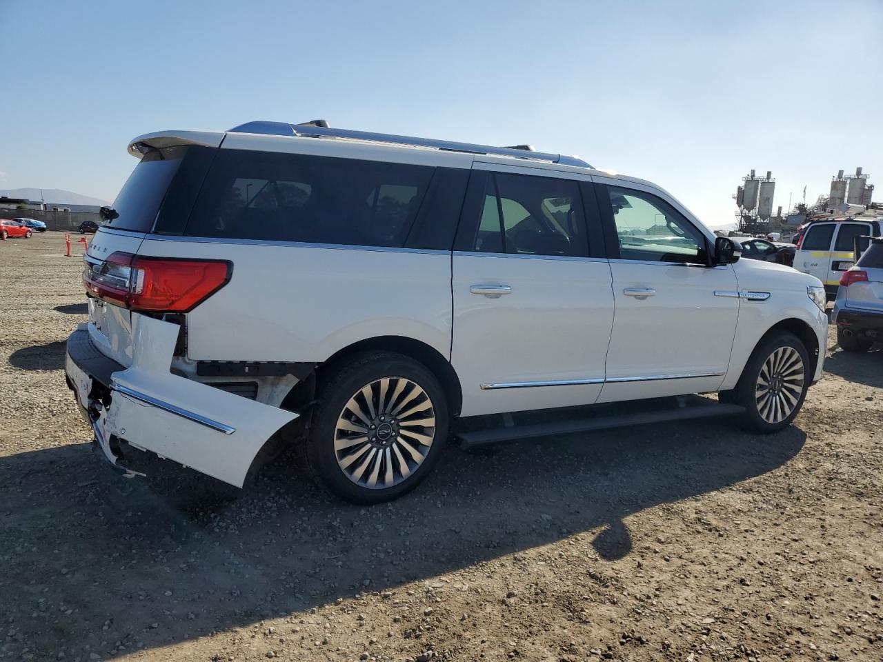 2020 Lincoln Navigator VIN 5LMJJ3LT2LEL23118 Copart auction photo, rear end damage thumbnail 3