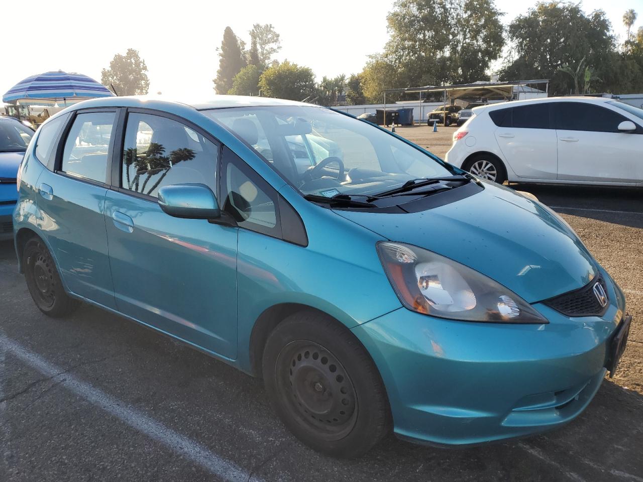 2012 Honda Fit VIN JHMGE8H39CC033609 Copart auction photo, side / front end damage thumbnail 4