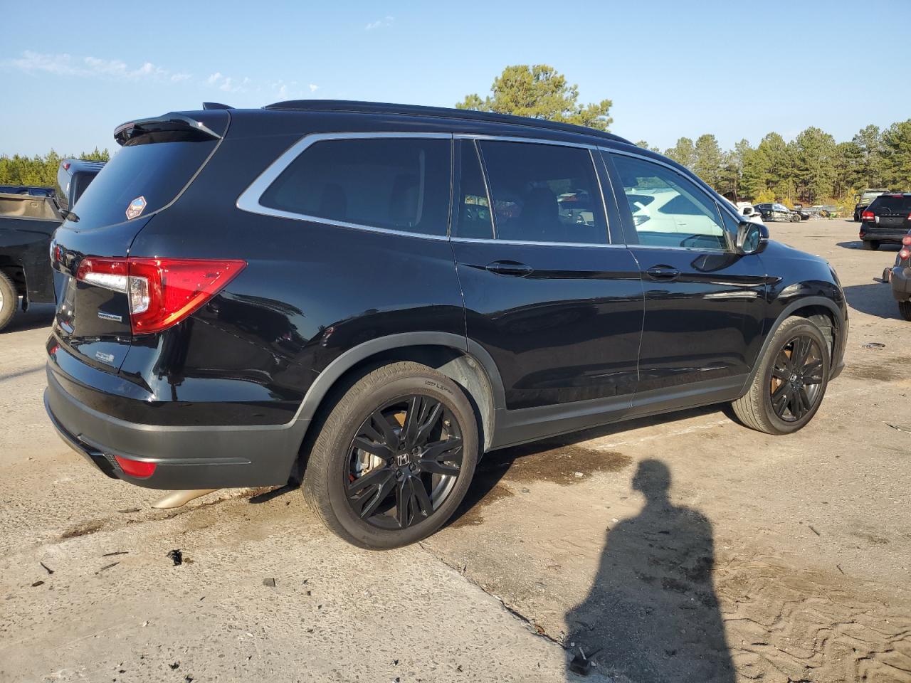 2022 Honda Pilot VIN 5FNYF5H2XNB003145 Copart auction photo, side / rear end damage thumbnail 3