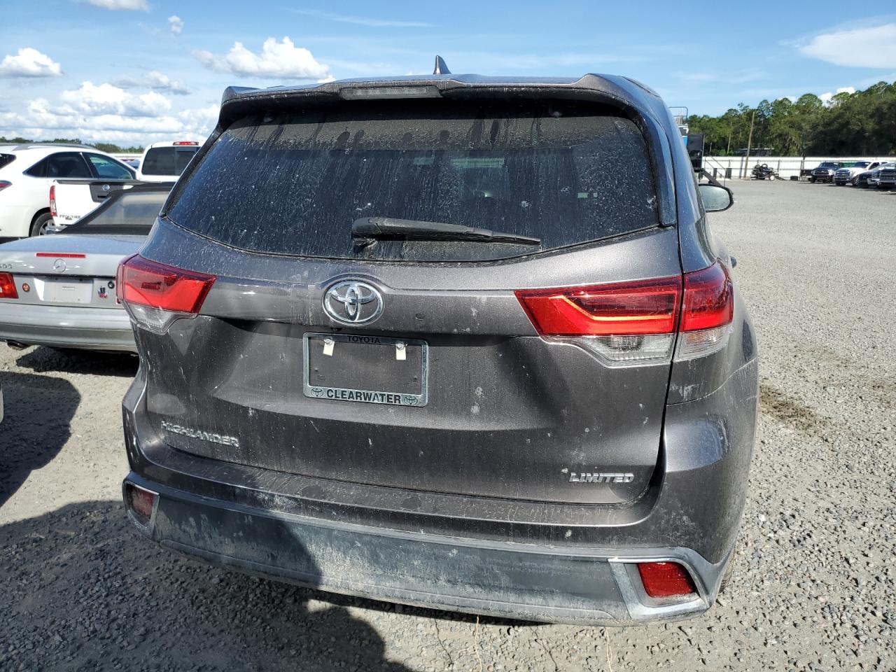 2018 Toyota Highlander VIN 5TDYZRFH0JS285842 Copart auction photo, water/flood damage thumbnail 6