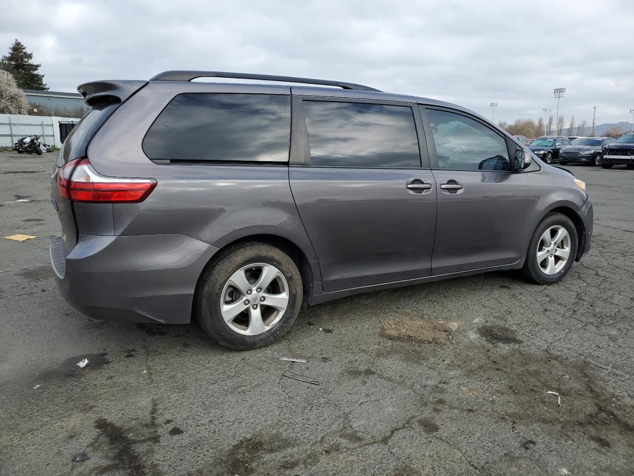 2015 Toyota Sienna VIN 5TDKK3DC6FS611634 Copart auction photo, front end / rear end damage thumbnail 3