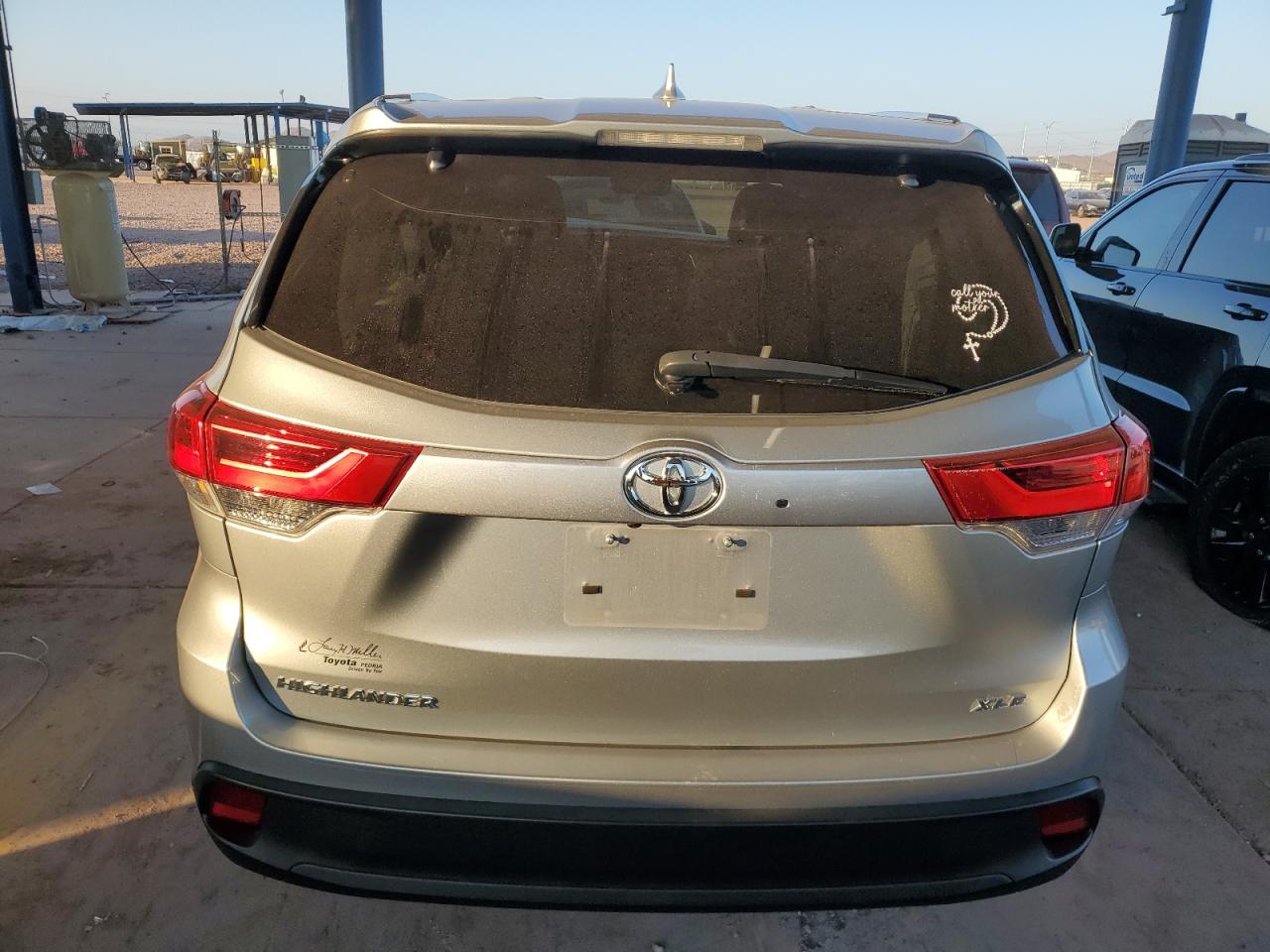 2018 Toyota Highlander VIN 5TDKZRFHXJS547226 Copart auction photo, front end damage thumbnail 6
