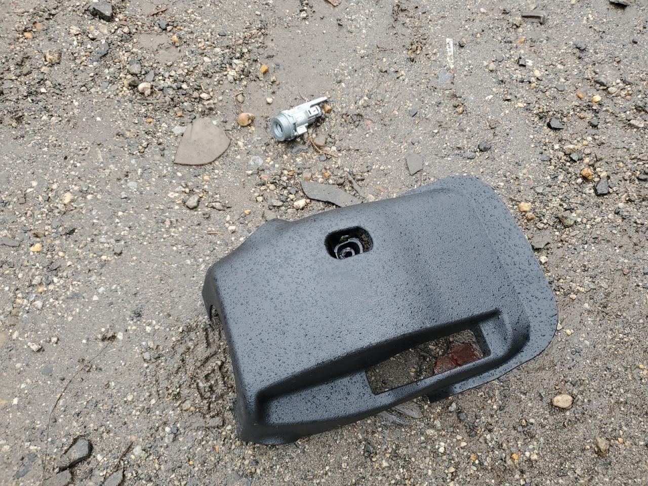 2018 KIA Sorento VIN 5XYPGDA32JG348842 Copart auction photo, vandalism damage thumbnail 13
