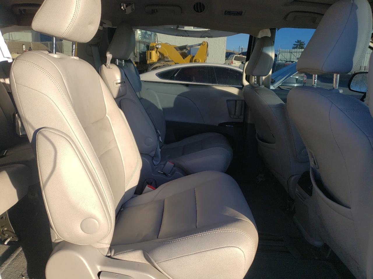 2015 Toyota Sienna VIN 5TDYK3DC7FS570800 Copart auction photo, front end damage thumbnail 12