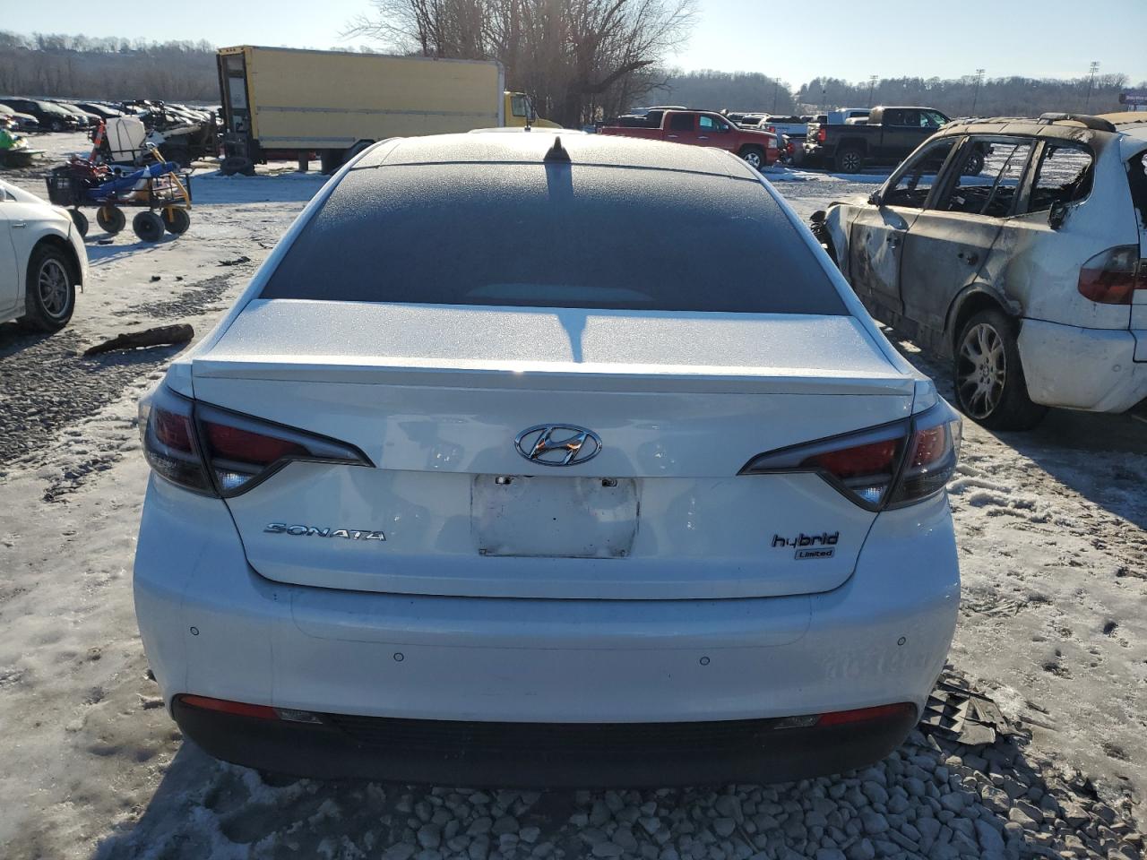 2016 Hyundai Sonata VIN KMHE34L10GA032052 Copart auction photo, front end / minor dent/scratches damage thumbnail 6