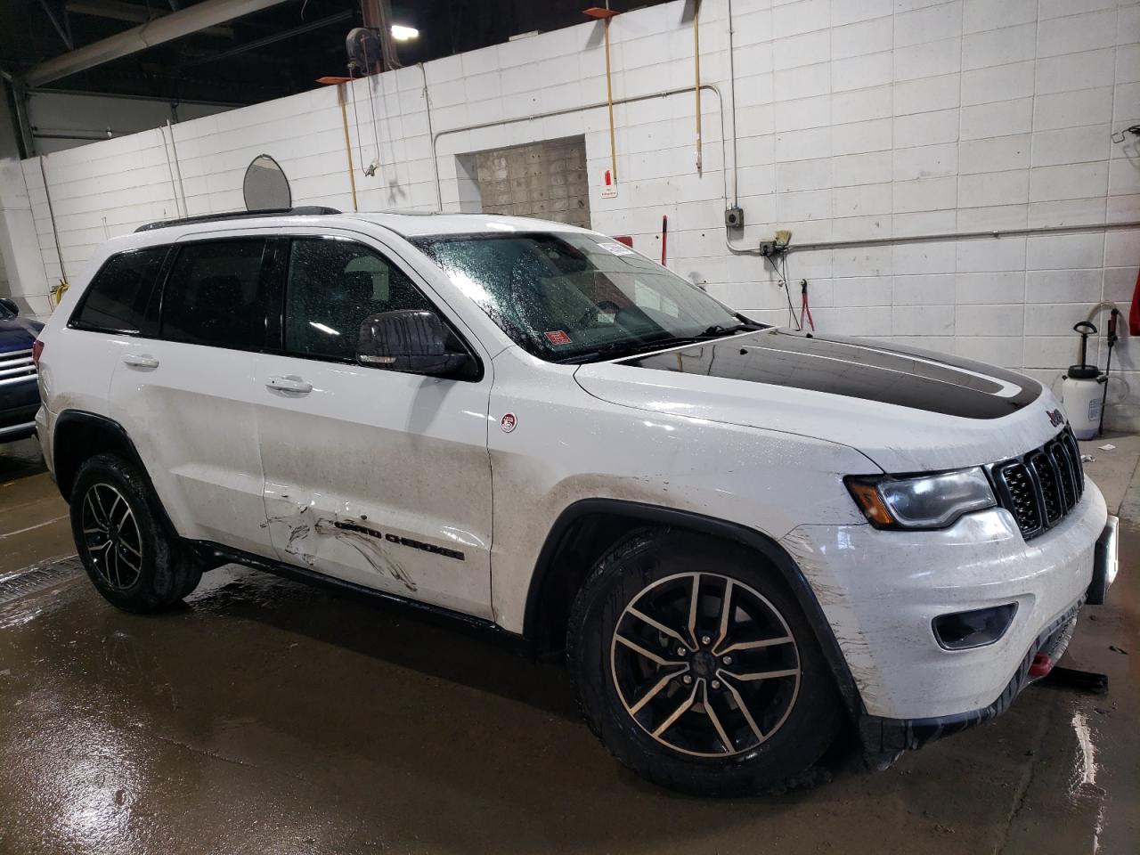 2020 Jeep Grand Cherokee VIN 1C4RJFLG5LC204215 Copart auction photo, front end / side damage thumbnail 4
