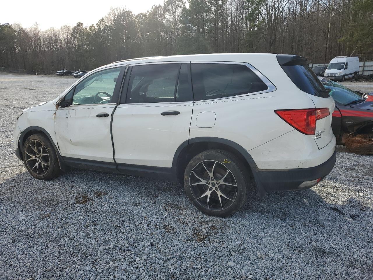 2018 Honda Pilot VIN 5FNYF5H17JB019689 Copart auction photo, all over damage thumbnail 2
