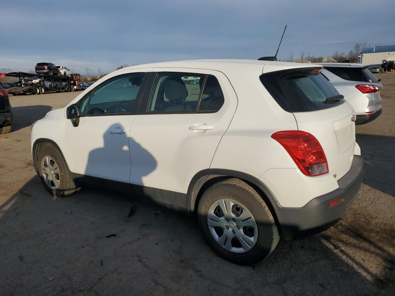 2016 Chevrolet Trax VIN KL7CJKSB8GB667558 Copart auction photo, side / rear end damage thumbnail 2