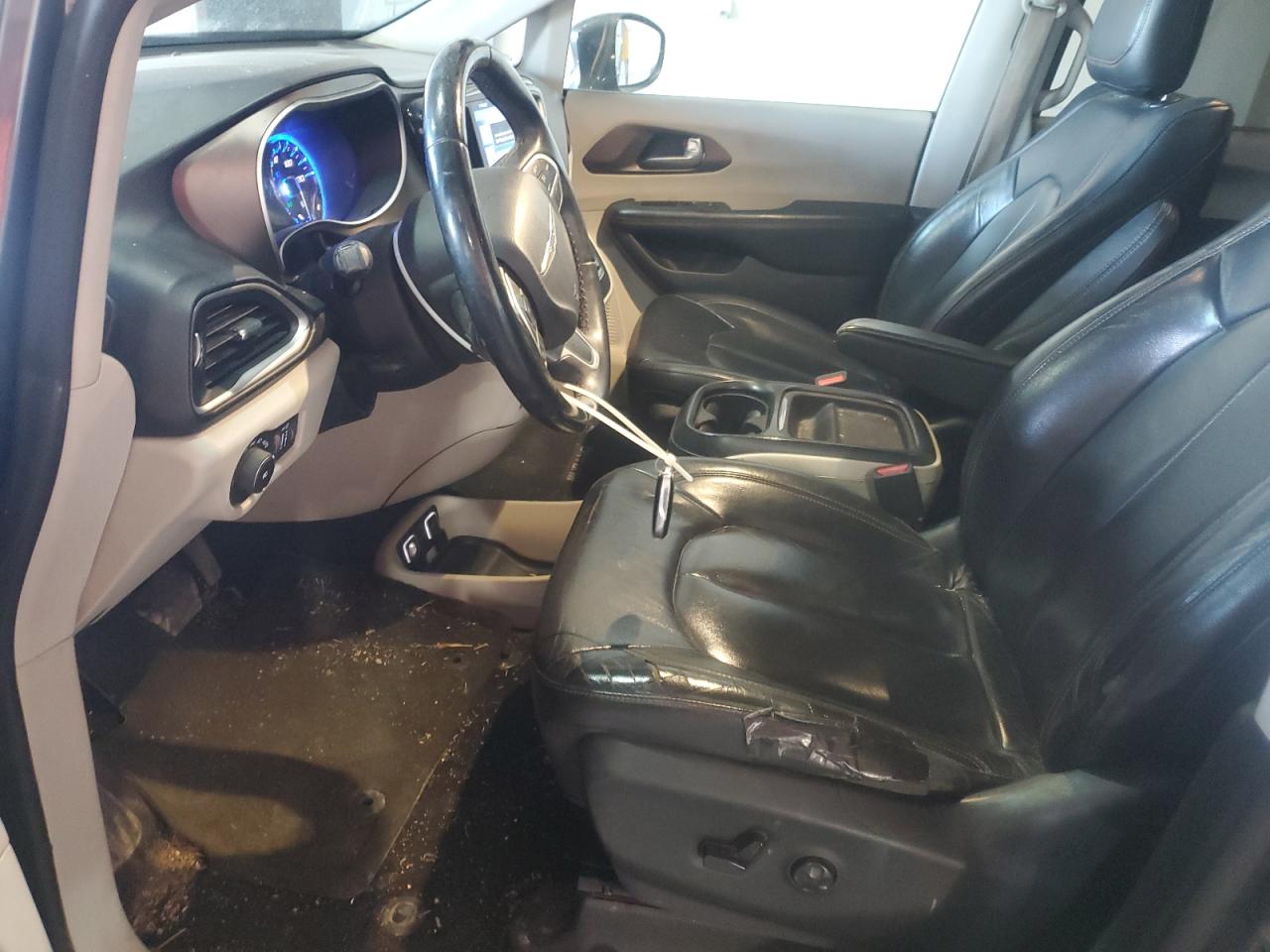 2017 Chrysler Pacifica VIN 2C4RC1BG8HR569792 Copart auction photo, front end / all over damage thumbnail 7