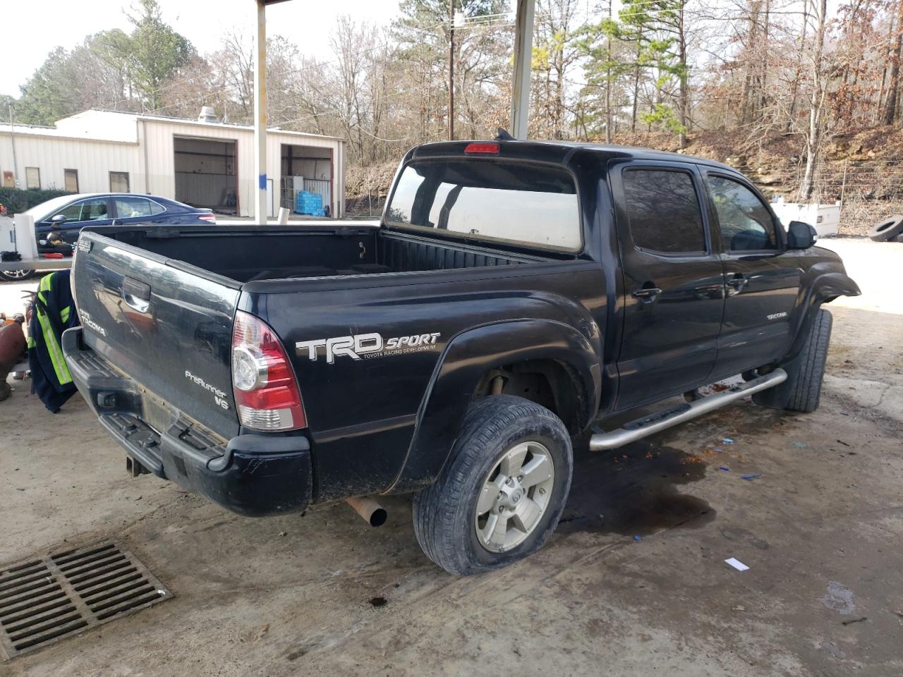 2015 Toyota Tacoma VIN 5TFJU4GN1FX070799 Copart auction photo, front end damage thumbnail 3