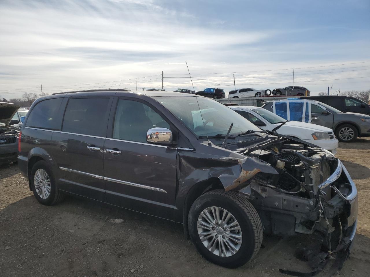 2015 Chrysler Town & Country VIN 2C4RC1CG8FR617965 Copart auction photo, front end damage thumbnail 4