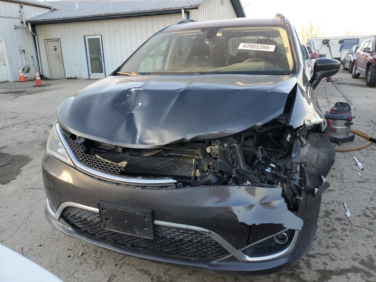 2017 Chrysler Pacifica VIN 2C4RC1EG6HR518738 Copart auction photo, front end damage thumbnail 5