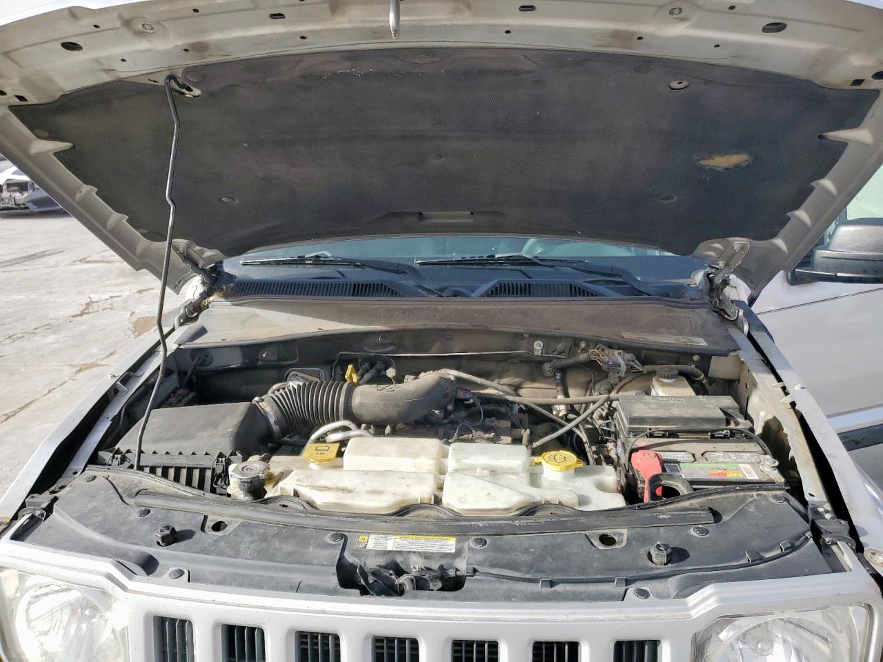 2011 Jeep Liberty (North America) VIN 1J4PN2GK0BW579665 Copart auction photo, front end damage thumbnail 12